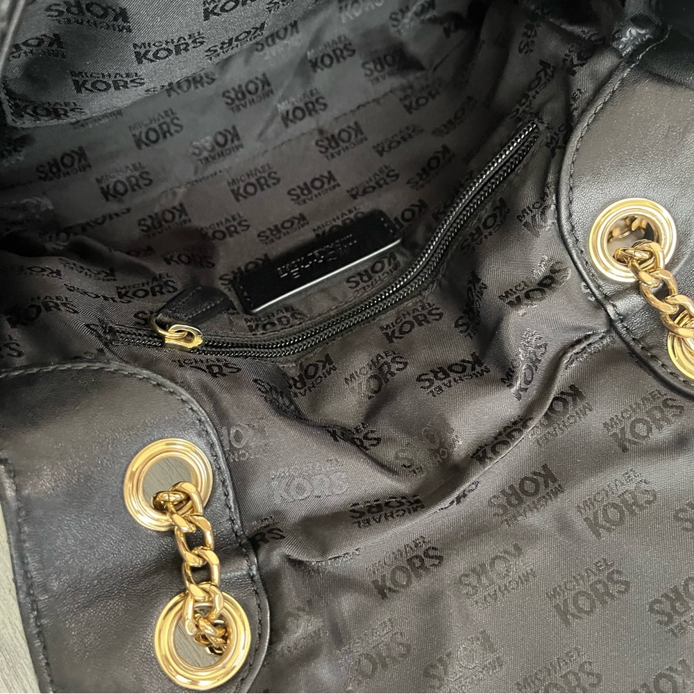 Michael Kors Black Quilted Gold Chain detail Crossbody Handbag - Picture 6 of 16